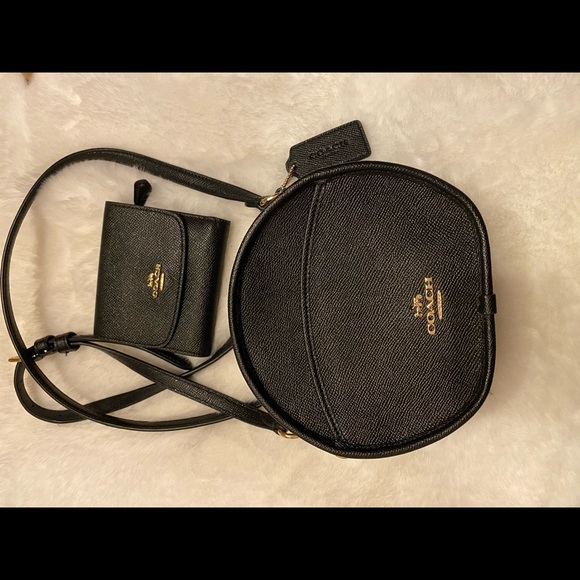 Coach - Picture 2 of 4